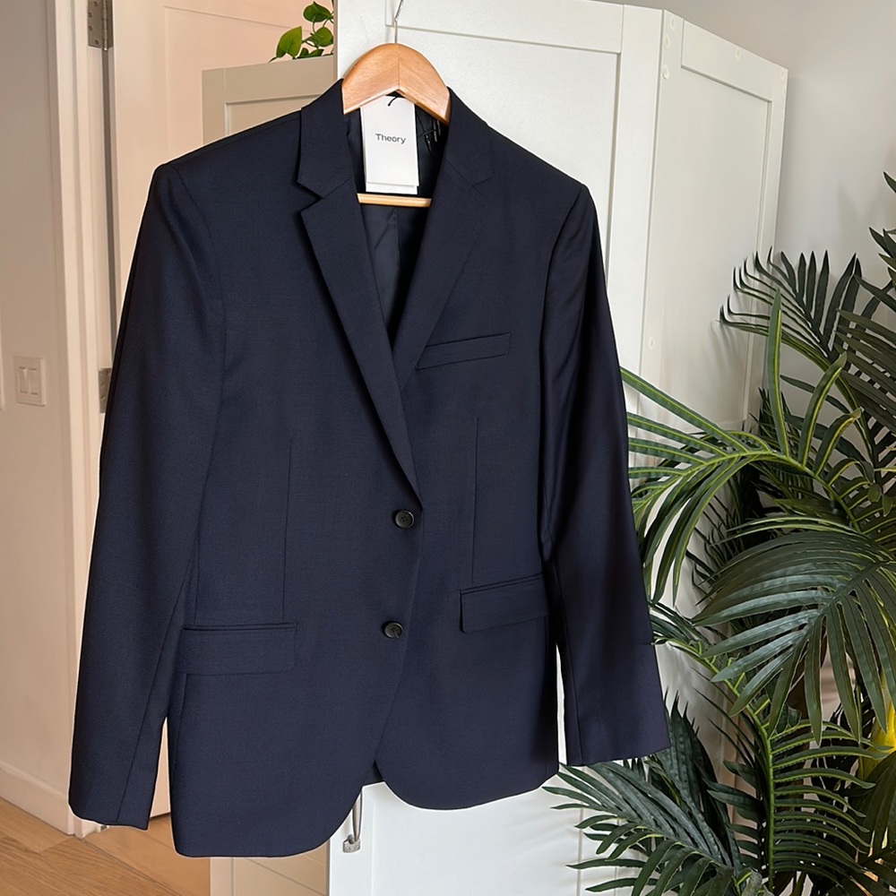 Theory Men’s Navy Blazer 40S. Never worn. New with tags.